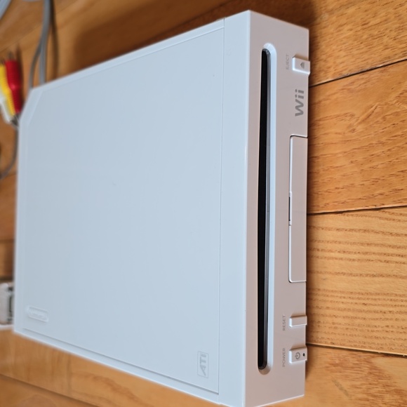 Nintendo Wii + 3 Wii Games Wii Sport Resorts, Just Dance 2014 & 2015. NO REMOTES - Picture 9 of 16